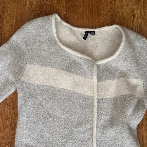 Chic Light Gray Cardigan Sweater - Picture 3 of 8